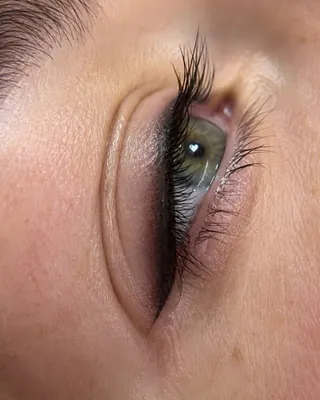 Healed eyeliner on a hooded lid
